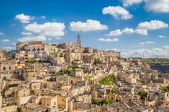Forntida stad av Matera (Sassi di Matera) på soluppgång, Basilicata, Italien fotografering för bildbyråer Forntida stad av Matera (Sassi di Matera) på soluppgång, Basilicata, Italien fotografering för bildbyråer