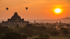 Forntida välde Bagan Of Myanmar And Balloons på soluppgång Forntida välde Bagan Of Myanmar And Balloons på soluppgång
