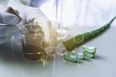 Forskare med kemiska provr?r f?r glass laboratorium med flytande f?r analytisk, medicinsk, farmaceutisk och vetenskaplig forsknin royaltyfria foton Forskare med kemiska provr?r f?r glass laboratorium med flytande f?r analytisk, medicinsk, farmaceutisk och vetenskaplig forsknin royaltyfria foton