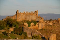 Fortaleza arruinada en Tuscania fotografía de archivo Fortaleza arruinada en Tuscania fotografía de archivo
