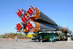 Fortschritt Rocket in Baikonur Cosmodrome lizenzfreie stockfotos Fortschritt Rocket in Baikonur Cosmodrome lizenzfreie stockfotos