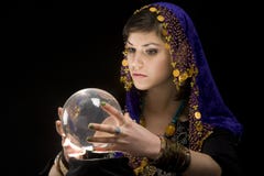 قارئة الفنجان ادخلووووووووووووووووووو Fortune-teller-crystal-ball-9475109