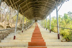 Foto de la escalera, en la pagoda determinada de Shwe Taw, Myanmar foto de archivo libre de regalías Foto de la escalera, en la pagoda determinada de Shwe Taw, Myanmar foto de archivo libre de regalías