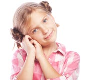 Foto de rir a menina feliz bonita que olha a câmera foto de stock Foto de rir a menina feliz bonita que olha a câmera foto de stock