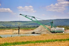 Foto de uma máquina escavadora gigante da pedreira fotos de stock Foto de uma máquina escavadora gigante da pedreira fotos de stock