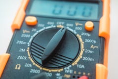 Fotoet av apparaten för mätning av strömmen och spänning av elektricitet arkivbilder Fotoet av apparaten för mätning av strömmen och spänning av elektricitet arkivbilder