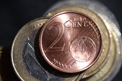 Fotografía de la macro de dos monedas de los centavos euro fotografía de archivo libre de regalías Fotografía de la macro de dos monedas de los centavos euro fotografía de archivo libre de regalías