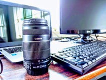 Fotografía del escritorio del ordenador imágenes de archivo libres de regalías Fotografía del escritorio del ordenador imágenes de archivo libres de regalías