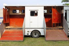 Fourgon de transport de cheval photos stock Fourgon de transport de cheval photos stock
