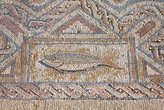 Fragment av den forntida religiösa mosaiken i Kourion, Cypern arkivfoton Fragment av den forntida religiösa mosaiken i Kourion, Cypern arkivfoton