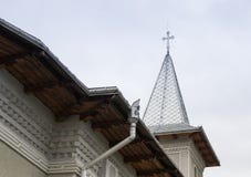 Fragment av kyrkan av ärkeänglarna Michael och Gavriil i den Fagaras staden i Rumänien arkivbild Fragment av kyrkan av ärkeänglarna Michael och Gavriil i den Fagaras staden i Rumänien arkivbild