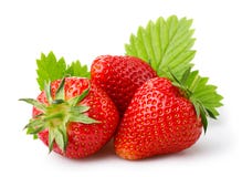 Fraises mûres avec des feuilles d'isolement sur un blanc photos libres de droits Fraises mûres avec des feuilles d'isolement sur un blanc photos libres de droits