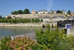 Francia, la ciudad pintoresca de Pontoise en Val d Oise fotografía de archivo Francia, la ciudad pintoresca de Pontoise en Val d Oise fotografía de archivo