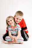Fratello e sorella fotografie stock libere da diritti Fratello e sorella fotografie stock libere da diritti
