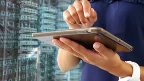 Frau, die digitale Tablette gegen binär Code verwendet stock video footage Frau, die digitale Tablette gegen binär Code verwendet stock video footage