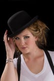 Frau im Stückhemd und im schwarzen Hut lizenzfreies stockbild Frau im Stückhemd und im schwarzen Hut lizenzfreies stockbild