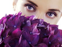 Frau mit Blumen lizenzfreie stockfotografie Frau mit Blumen lizenzfreie stockfotografie