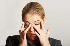 Frau mit den Augenschmerz Stockfotos Frau mit den Augenschmerz Stockfotos
