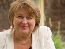 Frau von mittlerem Alter lizenzfreie stockfotografie Frau von mittlerem Alter lizenzfreie stockfotografie