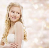 Frauen-blondes langes Haar, Mode-Modell Portrait, lächelndes Mädchen
