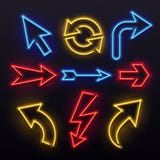 Frecce della luce al neon La lampadina variopinta allinea la freccia Il tubo di vita notturna accende i puntatori della sagittari illustrazione vettoriale Frecce della luce al neon La lampadina variopinta allinea la freccia Il tubo di vita notturna accende i puntatori della sagittari illustrazione vettoriale