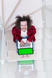 Freelancer στο μπουρνούζι που λειτουργεί από το σπίτι στοκ φωτογραφίες Freelancer στο μπουρνούζι που λειτουργεί από το σπίτι στοκ φωτογραφίες