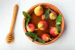 Fresh organic pears with honey in a ceramic plate Royalty Free Stock Image Fresh organic pears with honey in a ceramic plate Royalty Free Stock Image