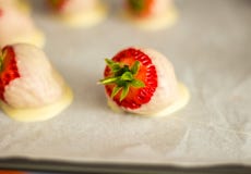 A fresh strawberry covered in white chocolate stock photography A fresh strawberry covered in white chocolate stock photography