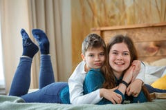Freundliches family Bruder und Schwester stockfotos Freundliches family Bruder und Schwester stockfotos