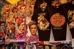 Frida Kahlo-Waren auf T-Shirts stockfoto Frida Kahlo-Waren auf T-Shirts stockfoto