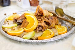 Fried chicken with orange and apples slices is on the platter royalty free stock images Fried chicken with orange and apples slices is on the platter royalty free stock images