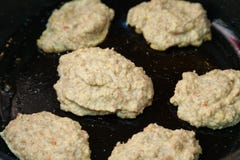 Frittura delle cotolette vegetariane Immagini Stock Libere da Diritti Frittura delle cotolette vegetariane Immagini Stock Libere da Diritti