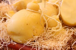 Fromage de CACIOCAVALLO au marché Images stock Fromage de CACIOCAVALLO au marché Images stock