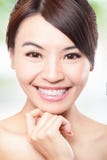 Fronte di sorriso della donna con i denti di salute immagini stock libere da diritti Fronte di sorriso della donna con i denti di salute immagini stock libere da diritti