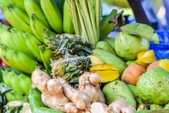 Fruits et légumes mélangés images stock Fruits et légumes mélangés images stock