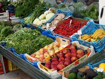 Fruta e verdura fresca para a venda Fotos de Stock Fruta e verdura fresca para a venda Fotos de Stock