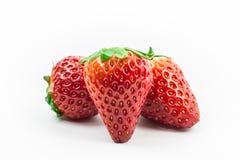 Frutas de la fresa aisladas en el cierre blanco para arriba y el tiro macro imágenes de archivo libres de regalías Frutas de la fresa aisladas en el cierre blanco para arriba y el tiro macro imágenes de archivo libres de regalías