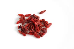 Fruto de bagas secado de Goji no branco imagem de stock Fruto de bagas secado de Goji no branco imagem de stock
