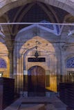 Främre fasad av Ketendji Omer Pasha Mosque på skymning i Elmali, Antalya, Turkiet, September 27th, 2018 royaltyfri foto Främre fasad av Ketendji Omer Pasha Mosque på skymning i Elmali, Antalya, Turkiet, September 27th, 2018 royaltyfri foto