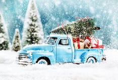 Fröhlicher Weihnachtsbaumtransporter Stockfotografie Fröhlicher Weihnachtsbaumtransporter Stockfotografie