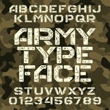 Fuente del alfabeto de la plantilla del ejército Tipo letras y números del Grunge en fondo militar del camo ilustración del vector Fuente del alfabeto de la plantilla del ejército Tipo letras y números del Grunge en fondo militar del camo ilustración del vector
