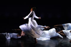 Funcionamiento 2 de la danza moderna imagen de archivo libre de regalías Funcionamiento 2 de la danza moderna imagen de archivo libre de regalías