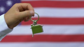 Funcionario que da la llave al veterano de guerra, programa de la casa de apoyo gubernamental metrajes Funcionario que da la llave al veterano de guerra, programa de la casa de apoyo gubernamental metrajes