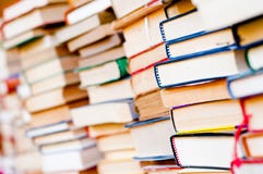 Fundo empilhado dos livros