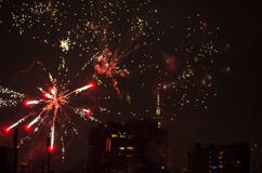 Fuochi d'artificio del nuovo anno a Berlino con la torre della TV Immagini Stock Fuochi d'artificio del nuovo anno a Berlino con la torre della TV Immagini Stock