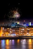 Fuochi d'artificio a Novi Sad, Serbia Fuochi d'artificio del ` s del nuovo anno immagini stock libere da diritti Fuochi d'artificio a Novi Sad, Serbia Fuochi d'artificio del ` s del nuovo anno immagini stock libere da diritti