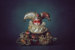 Furchtsame Puppe mit teuflischen Augen stockbild Furchtsame Puppe mit teuflischen Augen stockbild