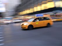Furgoneta rápida de la casilla de taxi mini en New York City Imagenes de archivo Furgoneta rápida de la casilla de taxi mini en New York City Imagenes de archivo