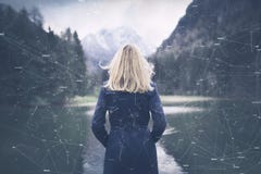 Futuristisch cyberspace netwerk met vrouw stock fotografie Futuristisch cyberspace netwerk met vrouw stock fotografie