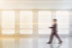 Futuristischer Reinraum, Dachbodenfenster, Mann geht lizenzfreie stockfotografie Futuristischer Reinraum, Dachbodenfenster, Mann geht lizenzfreie stockfotografie